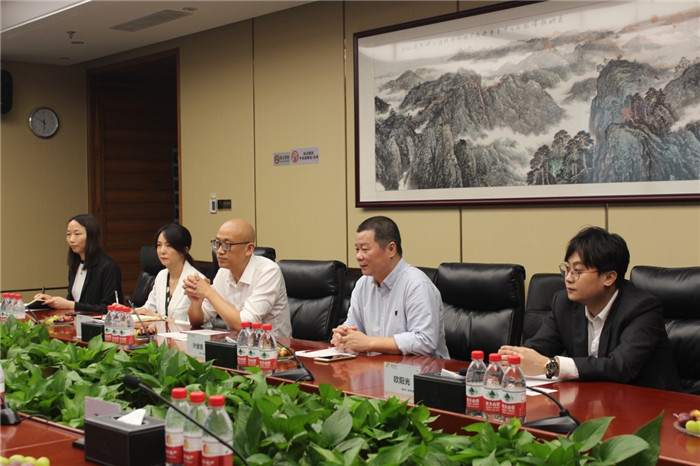 南洋商業(yè)銀行總行與泰豐地產(chǎn)舉行戰略合作授牌儀式3.jpg 南洋商業(yè)銀行總行與泰豐地產(chǎn)舉行戰略合作授牌儀式3.jpg