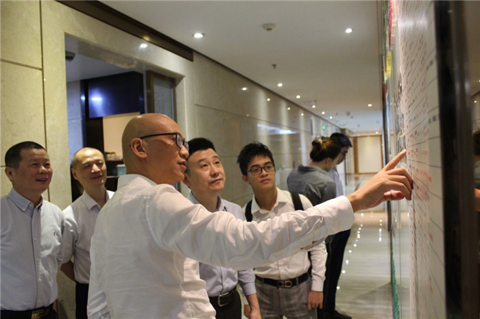 南洋商業(yè)銀行總行與泰豐地產(chǎn)舉行戰略合作授牌儀式6.jpg 南洋商業(yè)銀行總行與泰豐地產(chǎn)舉行戰略合作授牌儀式6.jpg